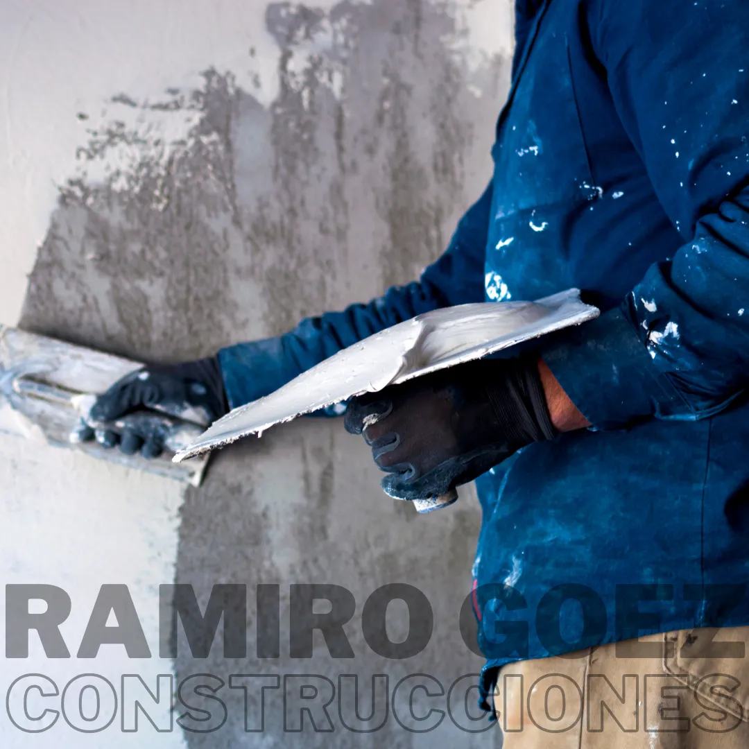 Preparación de una superficie antes de estucar en obra en Medellín