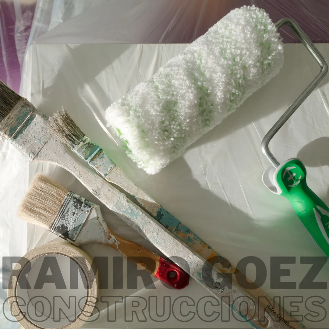 Ramiro Goez cotizando una instalación con un cliente en Medellín