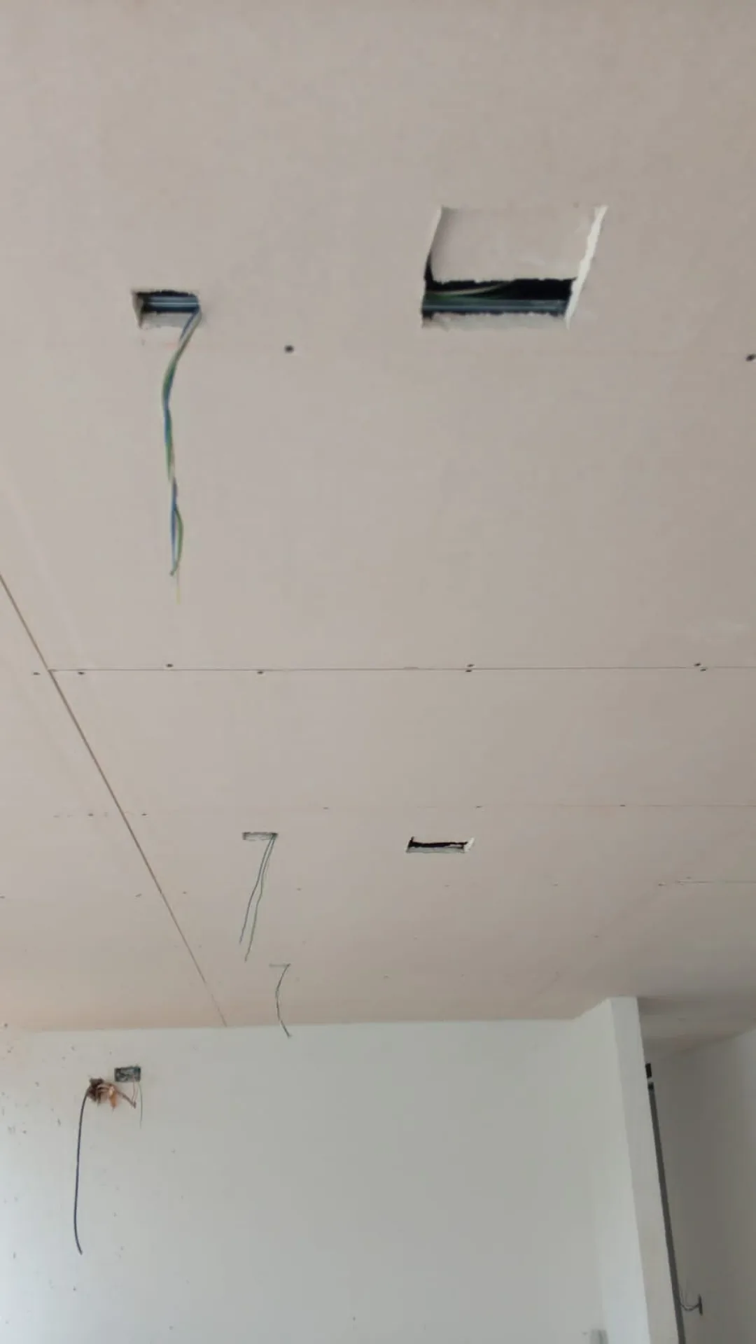 Cielo raso en drywall antes del empaste de juntas - Instalación de Drywall en Medellín - Ramiro Goez Construcciones