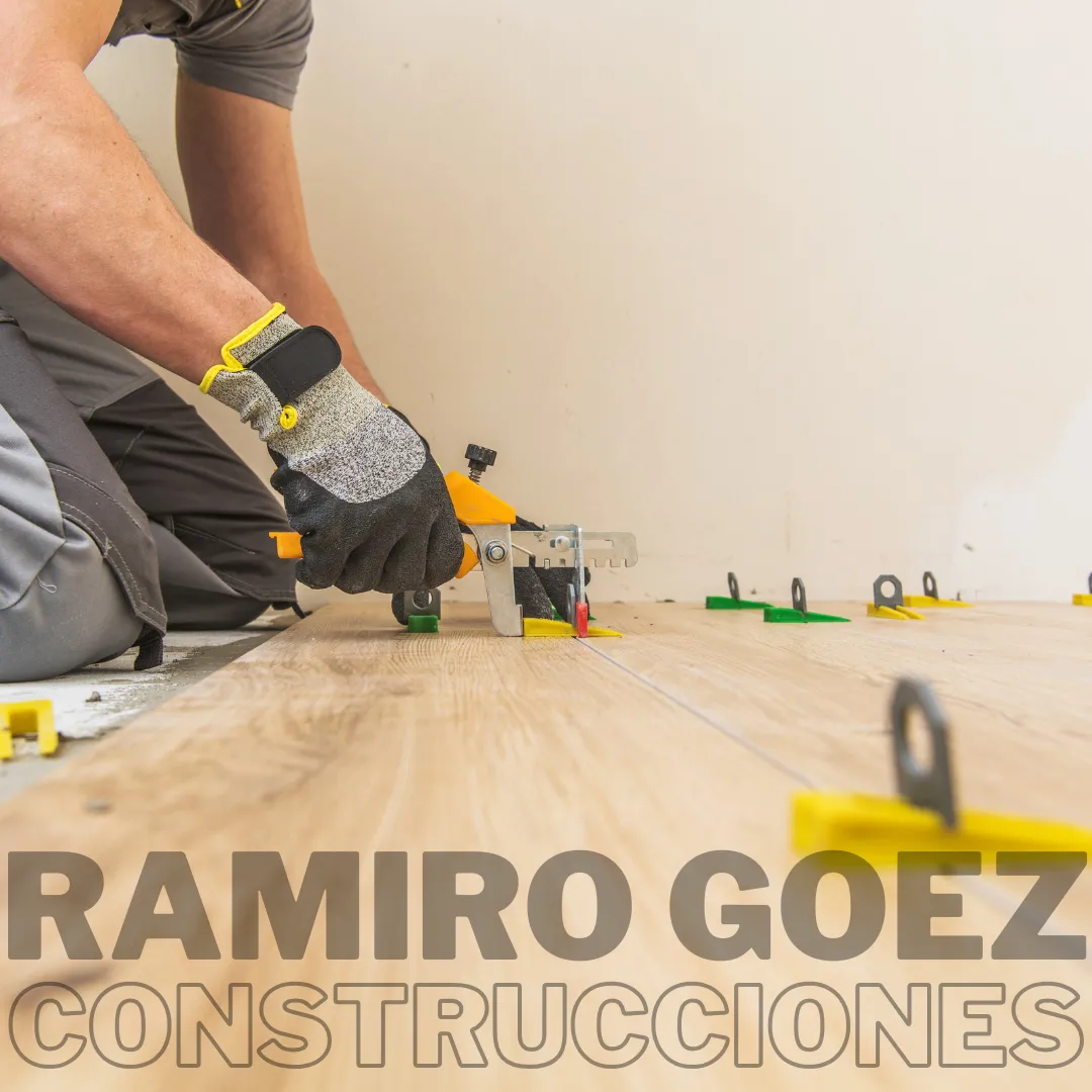 Detalle de la capa de desgaste de un piso SPC en obra en Medellín - Instalación de Pisos Laminados en Medellín - Ramiro Goez Construcciones