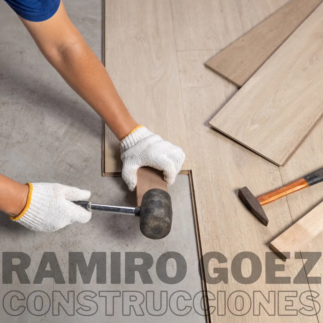 Herramientas de instalación listas junto al piso laminado en obra en Medellín - Instalación de Pisos Laminados en Medellín - Ramiro Goez Construcciones