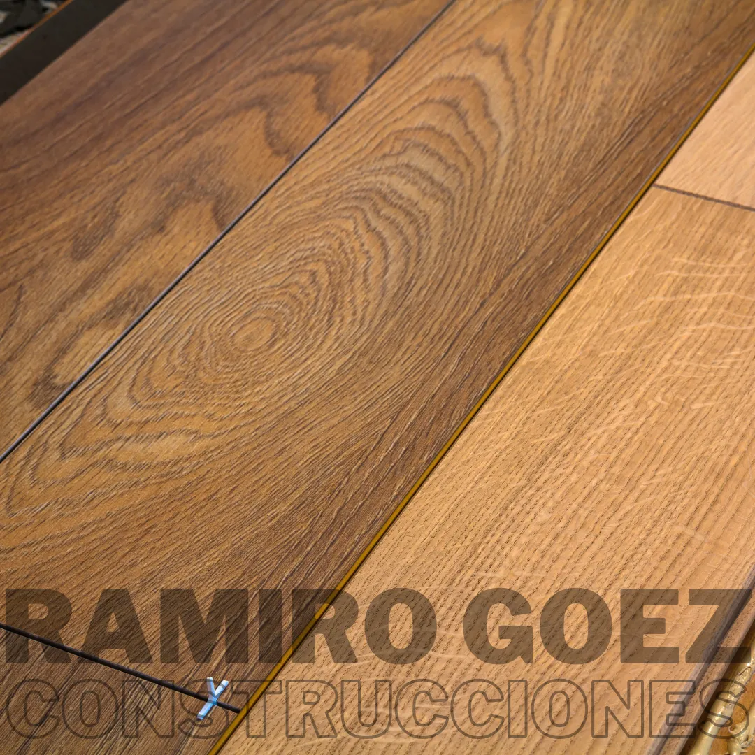 Separador colocado en la junta de expansión del piso laminado en obra en Medellín - Instalación de Pisos Laminados en Medellín - Ramiro Goez Construcciones