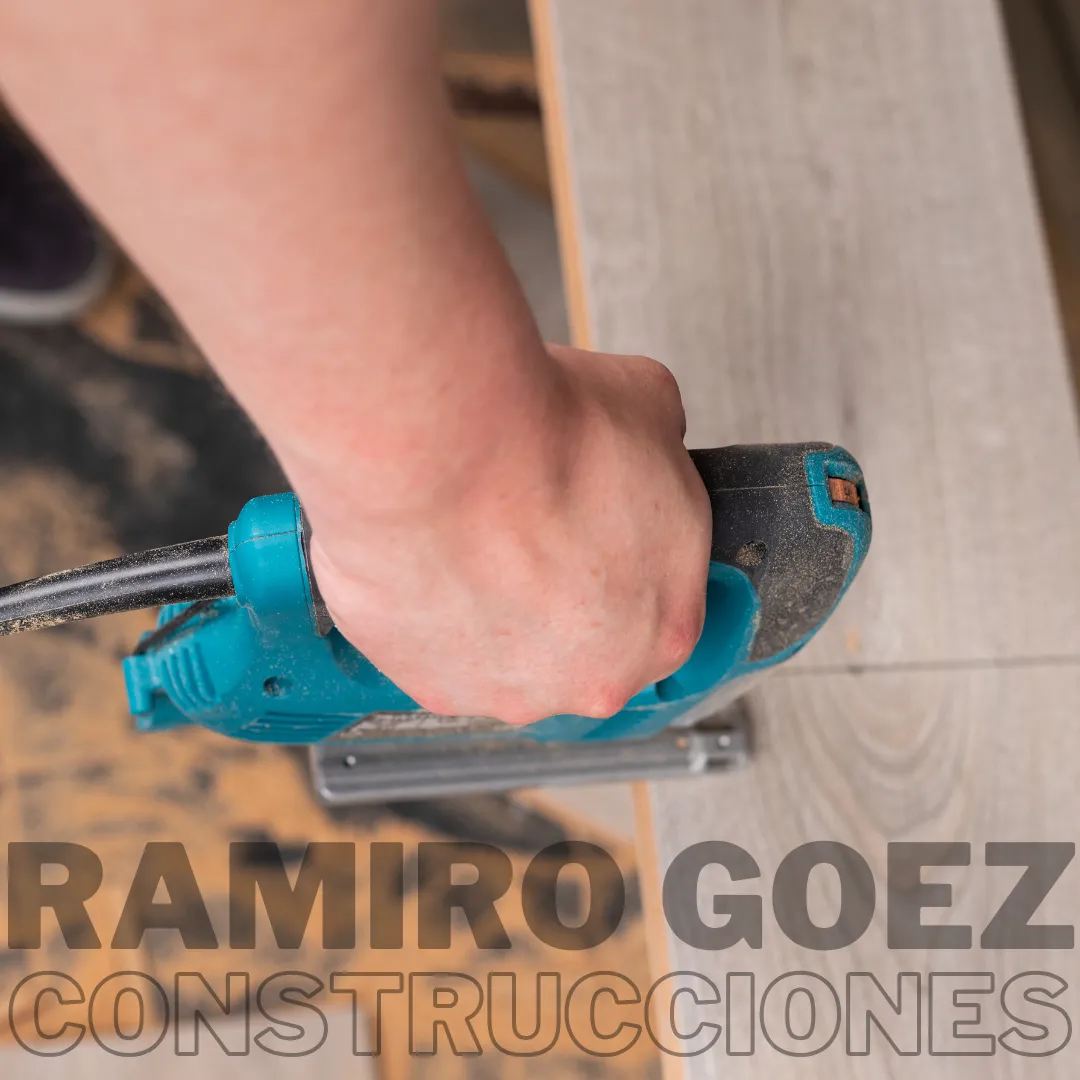 Revisión de la caja del piso antes de instalar en obra en Medellín - Instalación de Pisos Laminados en Medellín - Ramiro Goez Construcciones