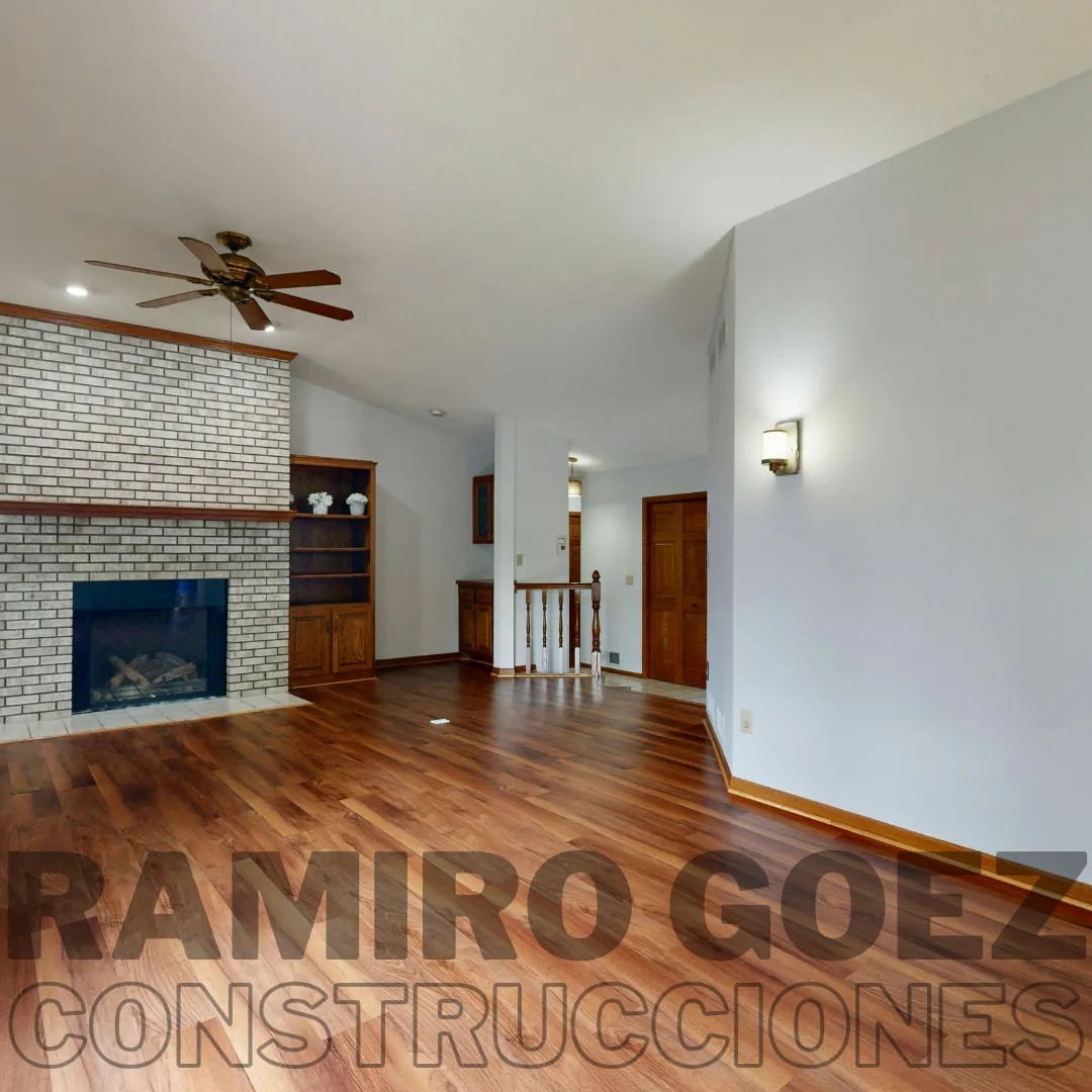 Piso laminado instalado con guardaescobas y perfil de transición en obra en Medellín - Instalación de Pisos Laminados en Medellín - Ramiro Goez Construcciones