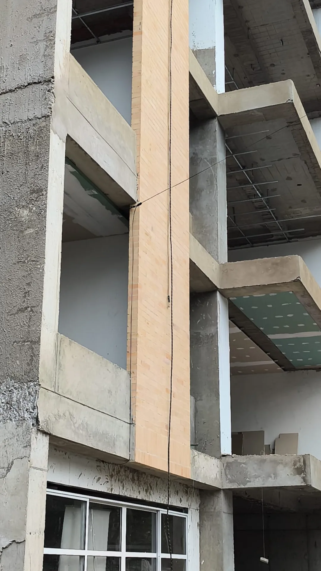 Fachada de la torre de apartamentos en obra - Construcción de Casas en Medellín - Ramiro Goez Construcciones