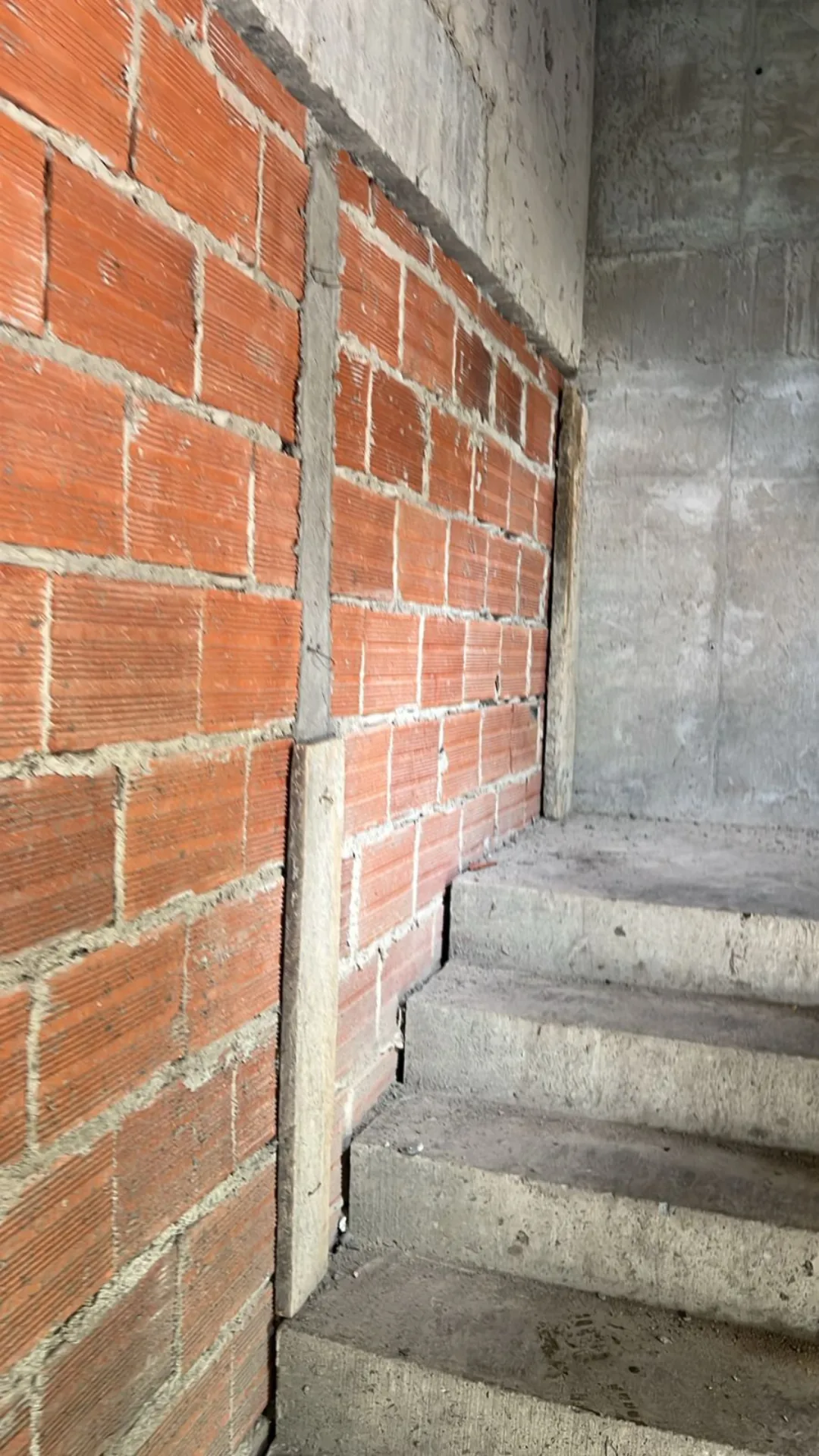 Escalera fundida en concreto - Estructura en Medellín - Ramiro Goez Construcciones