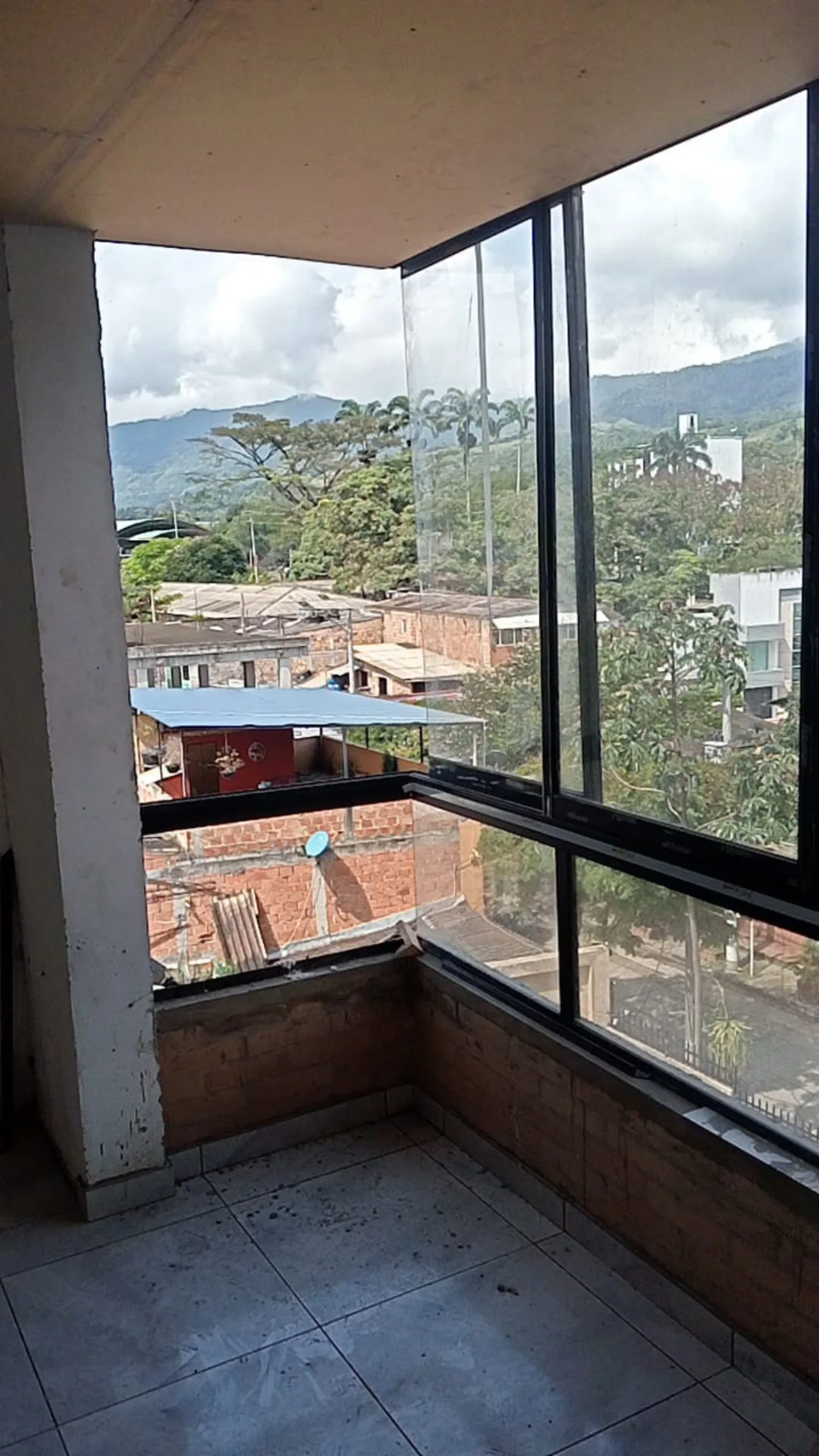 Ventana instalada en obra - Remodelación de Apartamentos en Medellín - Ramiro Goez Construcciones