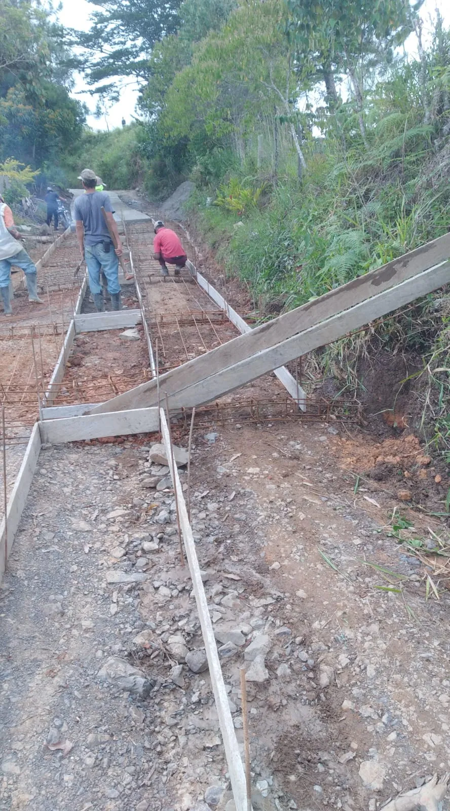 Formaleteado y armado del acero de la placa huella antes de la fundida