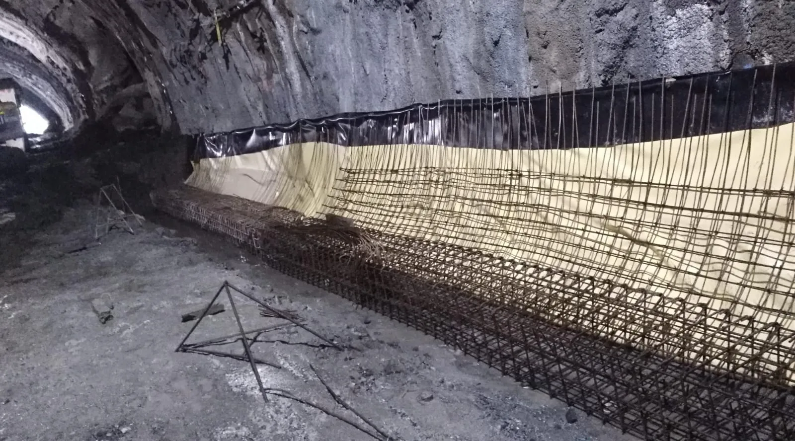 Amarre del acero de refuerzo para el revestimiento del túnel