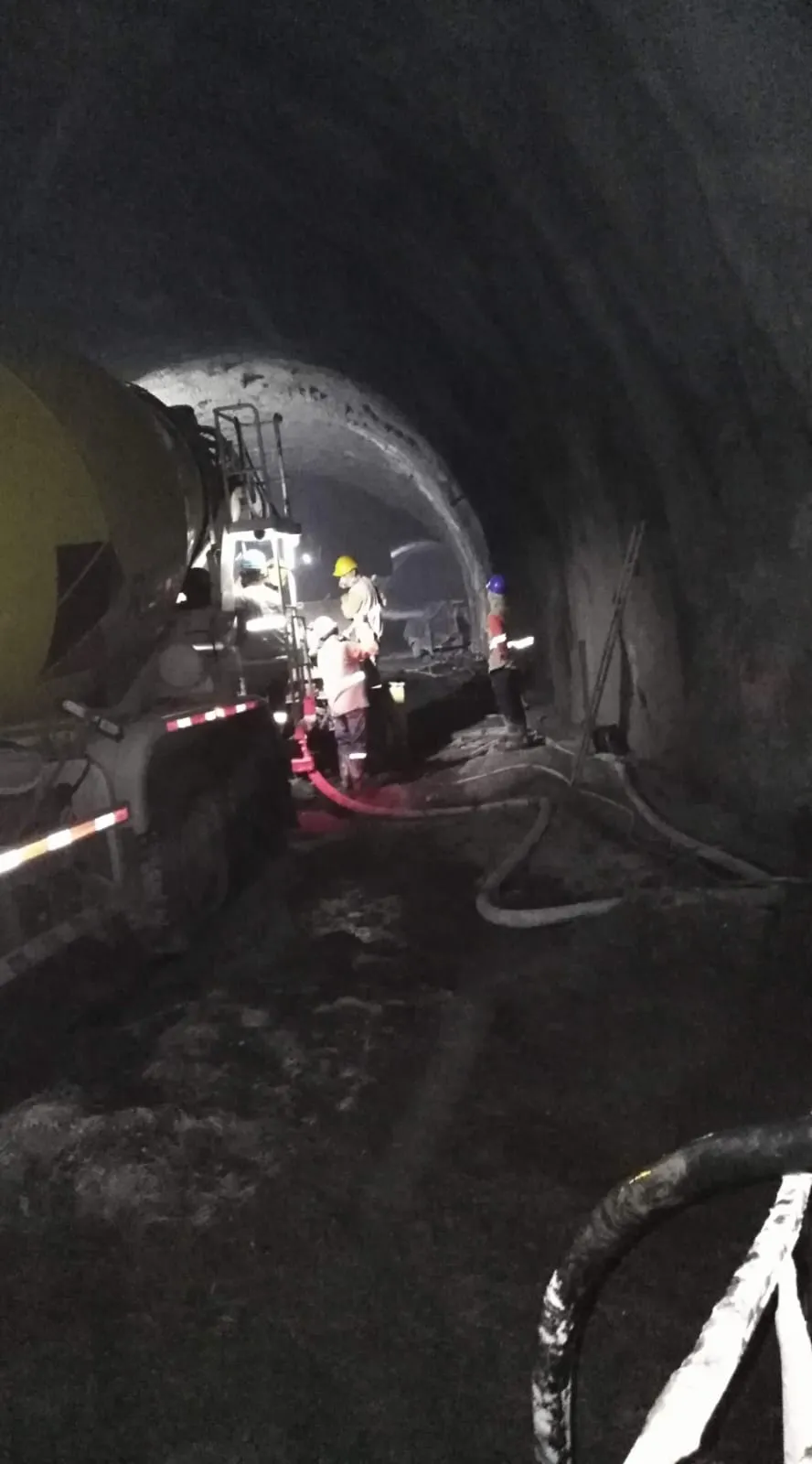 Fundida del concreto del revestimiento del túnel